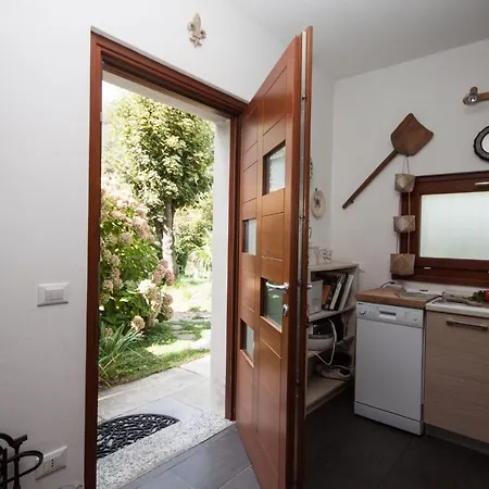 Tatil Evi Castel - Rezzonico, By Lovecomo *