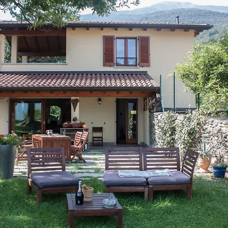 Tatil Evi Castel - Rezzonico, By Lovecomo San Siro (Lombardy)