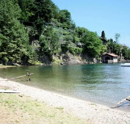 Castel - Rezzonico, By Lovecomo Tatil Evi *