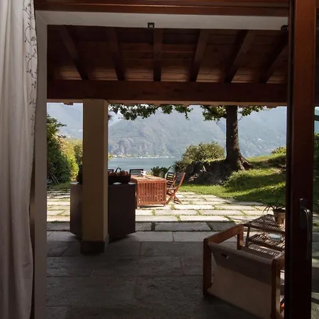 Tatil Evi Castel - Rezzonico, By Lovecomo San Siro (Lombardy)